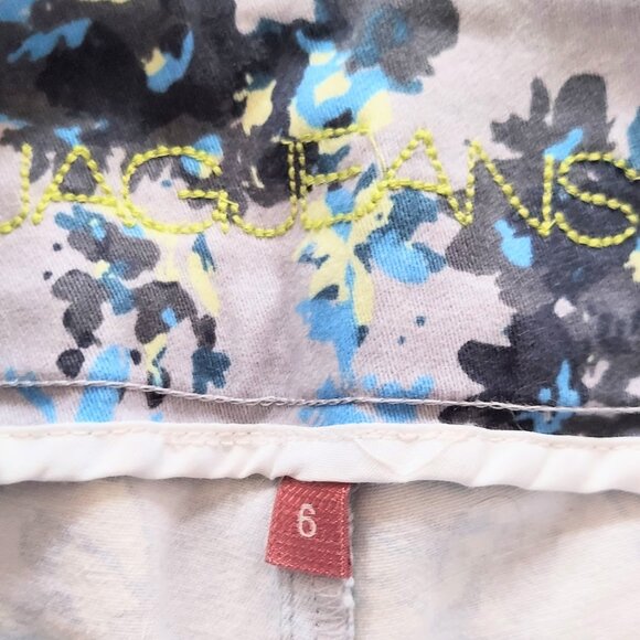 Jag Jeans Womens Size 6 Classic Fit Pull On Bermuda Shorts Blue Floral NWT - Picture 8 of 11
